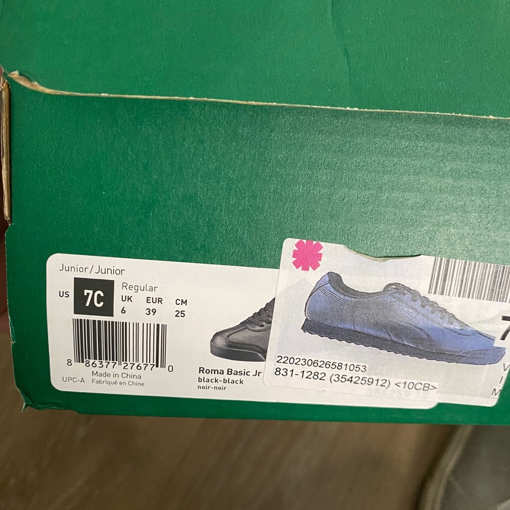 Puma sneakers size 7 - Picture 3 of 3